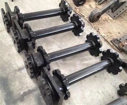 三一LTU120攤鋪機(jī)刮板鏈輪軸總成